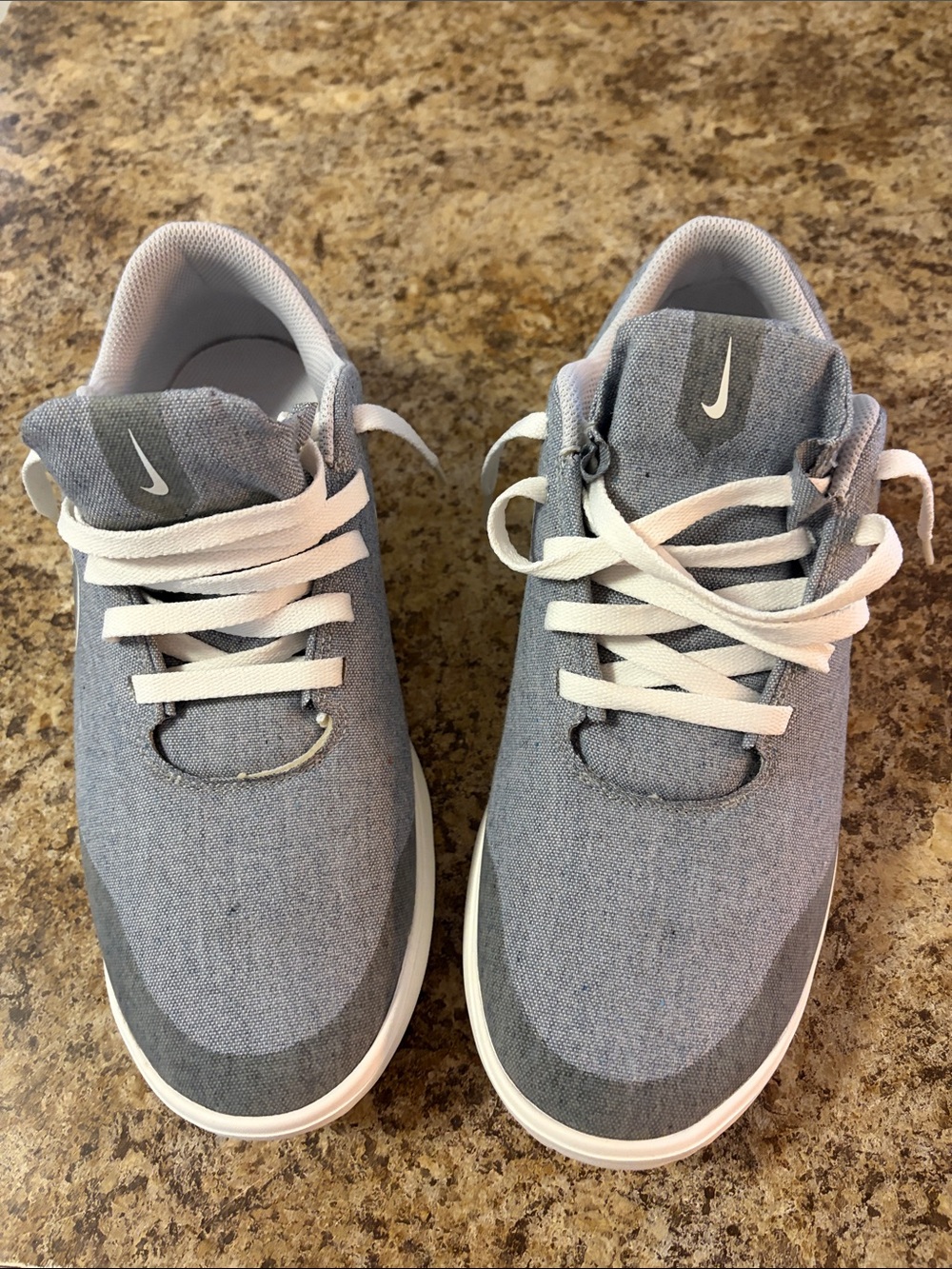 Nike Men's Athletic Shoes Gray and White Low-Top Sneakers , size 11 1/2 , Golf